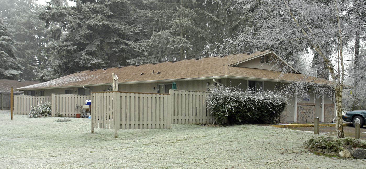 Meadow Glen Apartments in Puyallup, WA - Building Photo