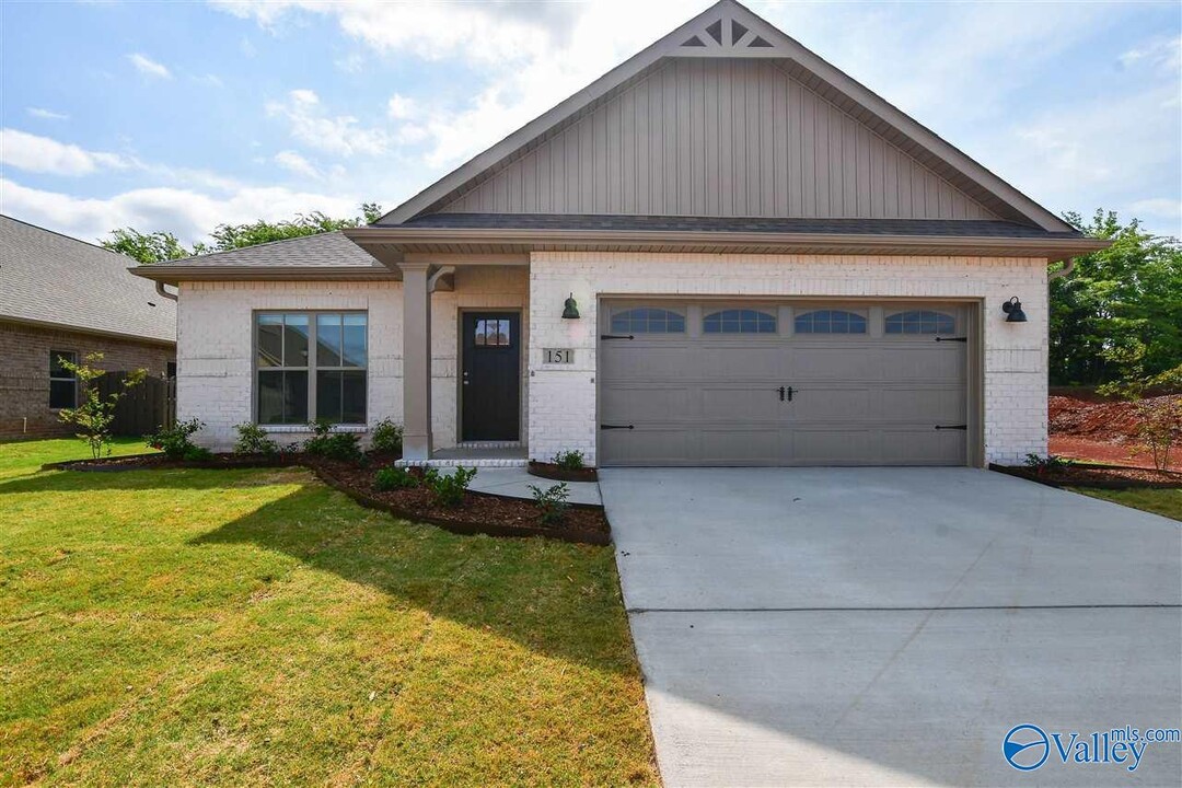 151 Rosemary Ayers Dr in Madison, AL - Building Photo