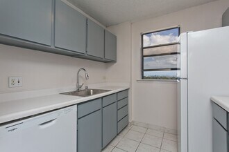 98-351-351 Koauka Loop in Aiea, HI - Building Photo - Building Photo
