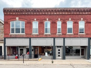 1175 Iowa St, Unit 2 in Dubuque, IA - Building Photo - Building Photo