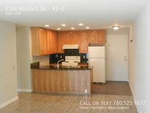8308 Regents Rd in San Diego, CA - Building Photo - Building Photo