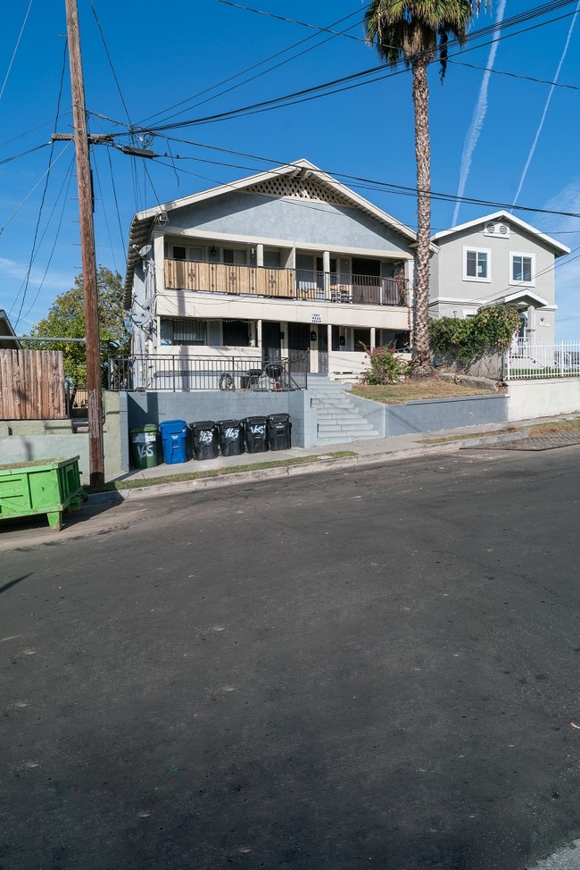 A 5-Unit Apartment Community Near Echo Park