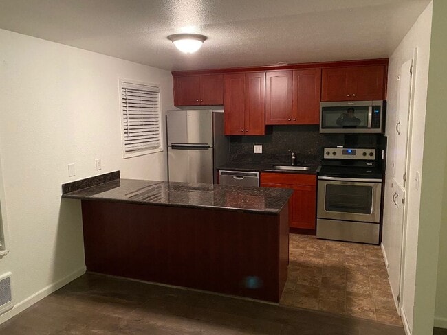 617 SW 3rd Pl, Unit A in Renton, WA - Building Photo - Building Photo