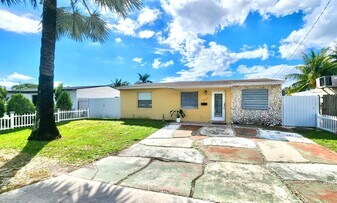 2614 Sheridan St in Hollywood, FL - Building Photo