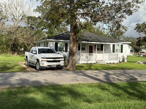 308 N Martin Luther King St in Sweeny, TX - Building Photo - Building Photo