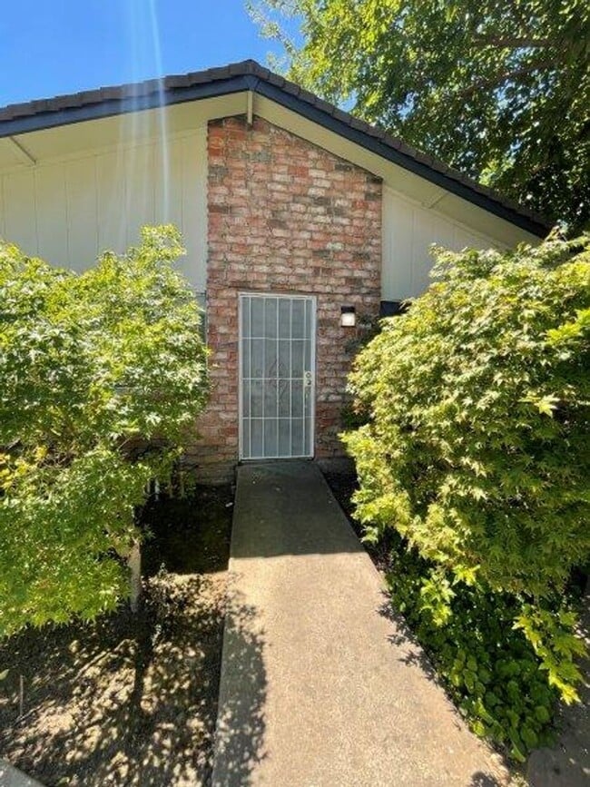 9508 Emerald Park Dr in Elk Grove, CA - Building Photo - Building Photo