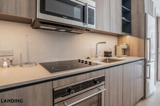 8511 15th Ave NW in Seattle, WA - Foto de edificio - Building Photo