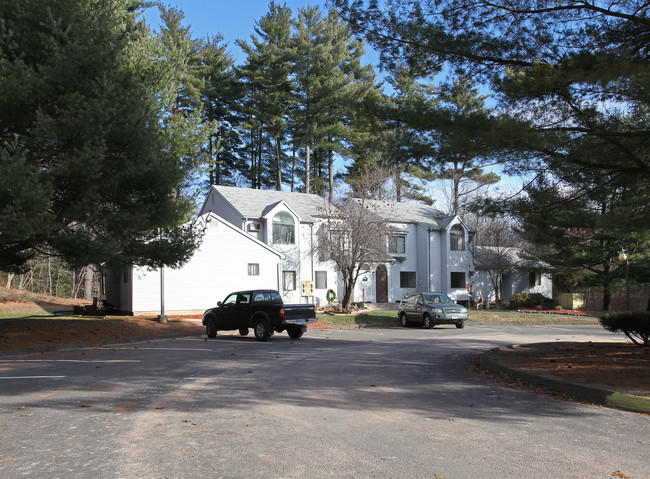 Wolcott Woods in Simsbury, CT - Foto de edificio - Building Photo