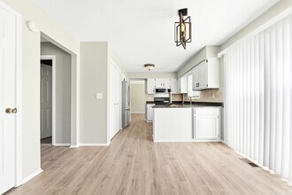 25845 Buckminster Dr in Novi, MI - Foto de edificio - Building Photo