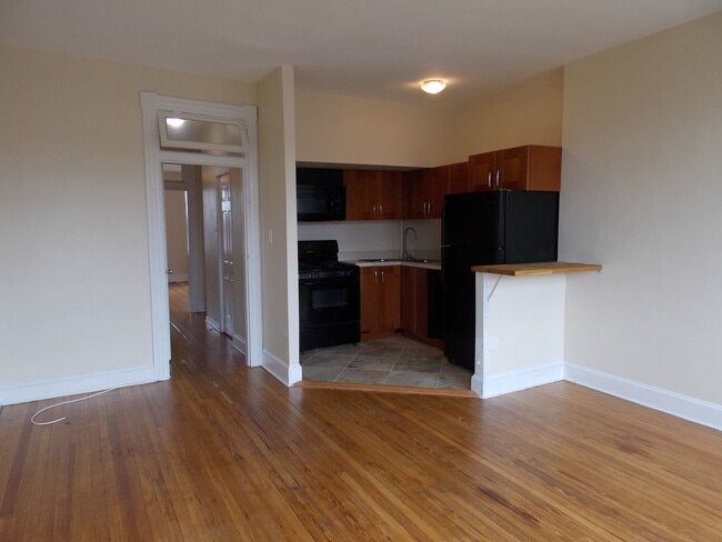 2832 N Calvert St in Baltimore, MD - Building Photo - Building Photo