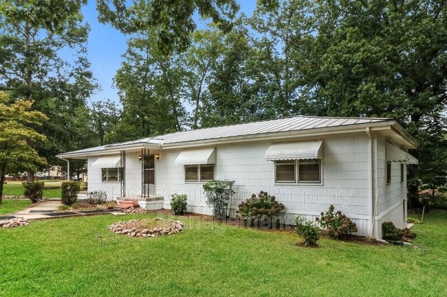 6822 Wallis Dr in Lithia Springs, GA - Building Photo - Building Photo