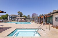 River House Apartments in Santa Ana, CA - Building Photo - Building Photo