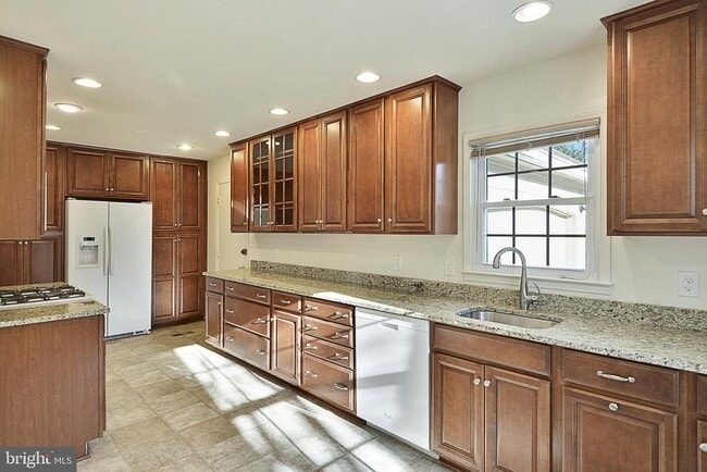 10121 Donegal Ct in Potomac, MD - Building Photo - Building Photo