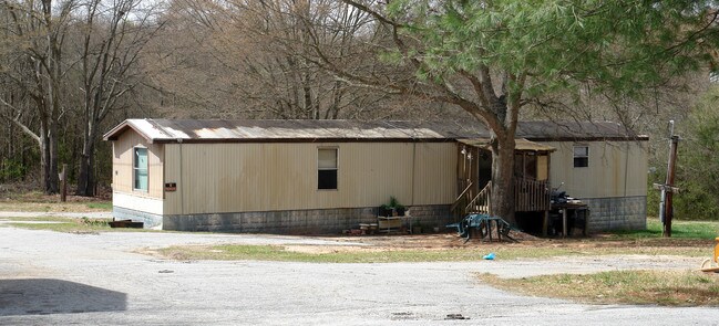 100 Polynesian Dr in Easley, SC - Foto de edificio - Building Photo