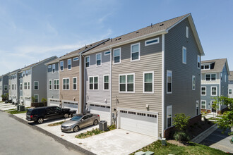 Collection at Scotland Heights in Waldorf, MD - Foto de edificio - Building Photo