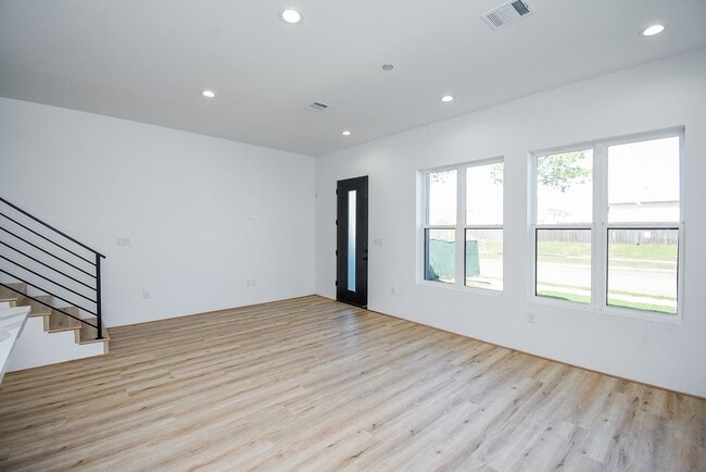 property at 15000 S Richmond Ave