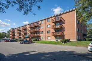 1401 Harbor View Dr in Rocky Hill, CT - Building Photo