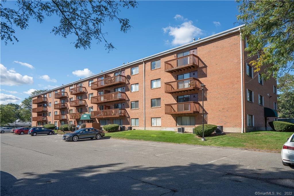 1401 Harbor View Dr in Rocky Hill, CT - Building Photo