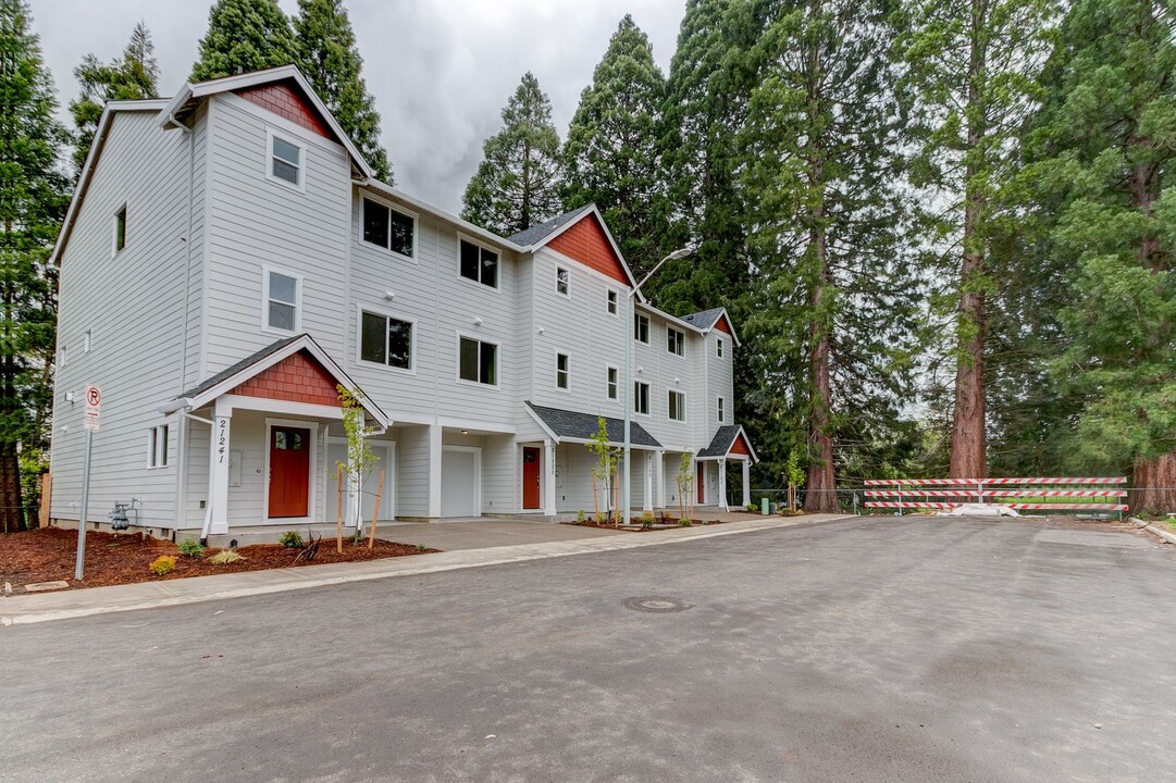 21367 SW Ortiz Ln in Aloha, OR - Building Photo
