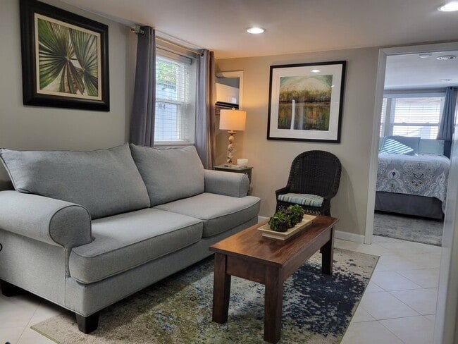 371 E Penn St, Unit Home in Long Beach, NY - Building Photo - Building Photo
