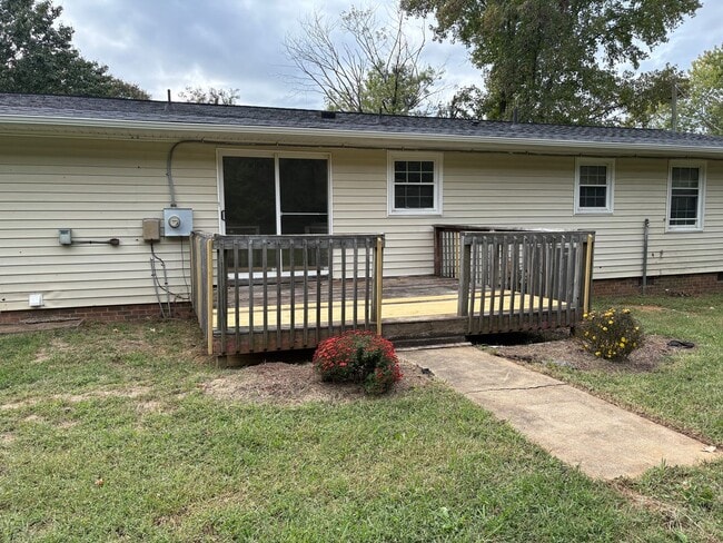 3213 Meadow Ln in Winston-Salem, NC - Building Photo - Building Photo