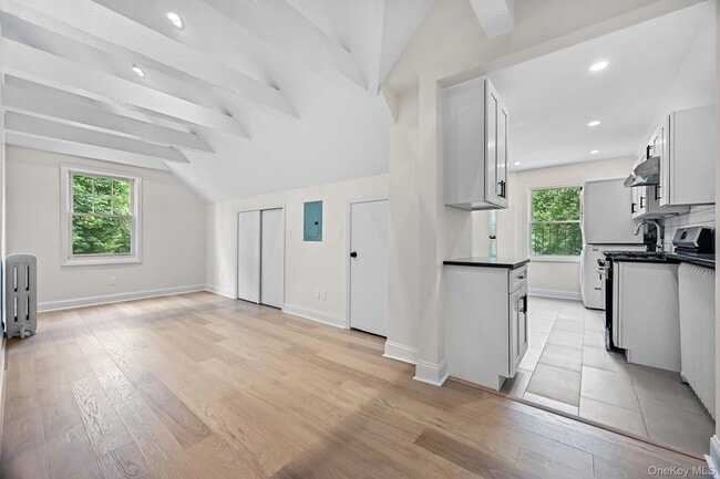 12 Thomas Pl, Unit 3 in New Rochelle, NY - Foto de edificio - Building Photo