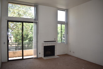 7038 Vesper Ave in Van Nuys, CA - Building Photo - Interior Photo