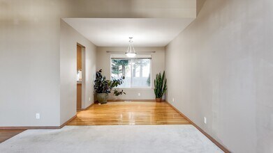 11913 SE 203rd St in Kent, WA - Building Photo - Building Photo