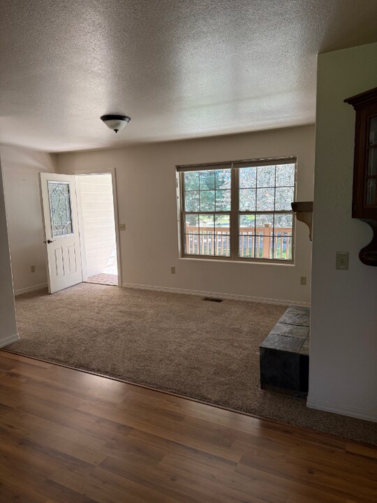3952 Houk Way in Stevensville, MT - Building Photo