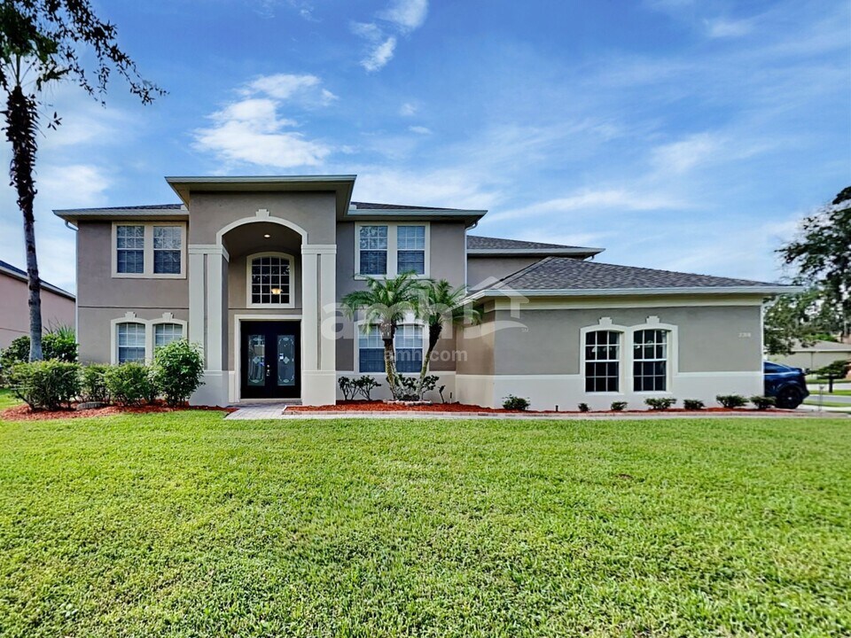 2300 Treetop Ln in Kissimmee, FL - Foto de edificio