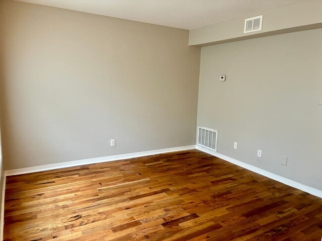 2820 Divinity Ln in Louisville, KY - Foto de edificio - Building Photo