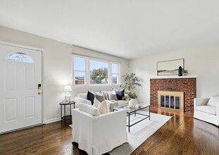 7201 Loch Raven Rd in Temple Hills, MD - Foto de edificio - Building Photo