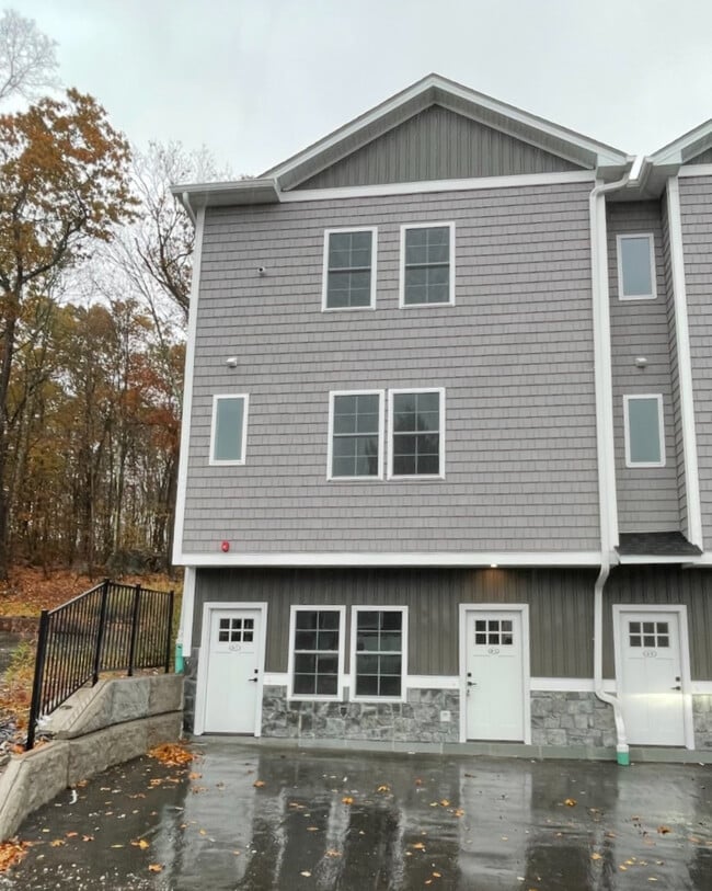 243 Echo Lake Rd, Unit B-1