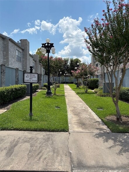 622 Wilcrest Dr, Unit 622 in Houston, TX - Building Photo - Building Photo