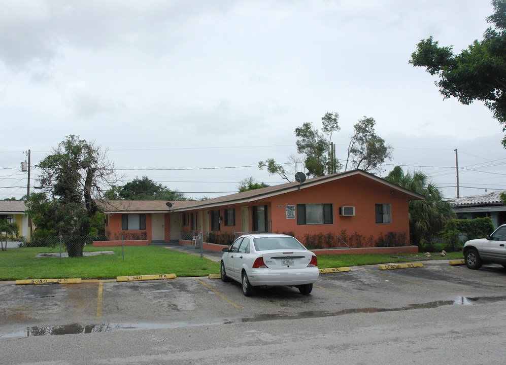 6040 Funston St in Hollywood, FL - Foto de edificio
