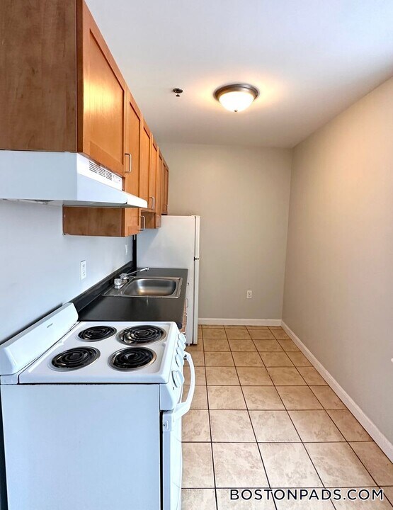 8 Portland St, Unit 408 in Worcester, MA - Foto de edificio