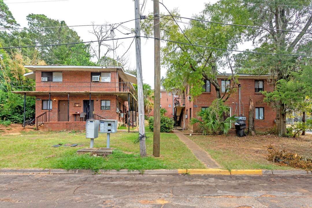 2113 Owens St in Tallahassee, FL - Foto de edificio
