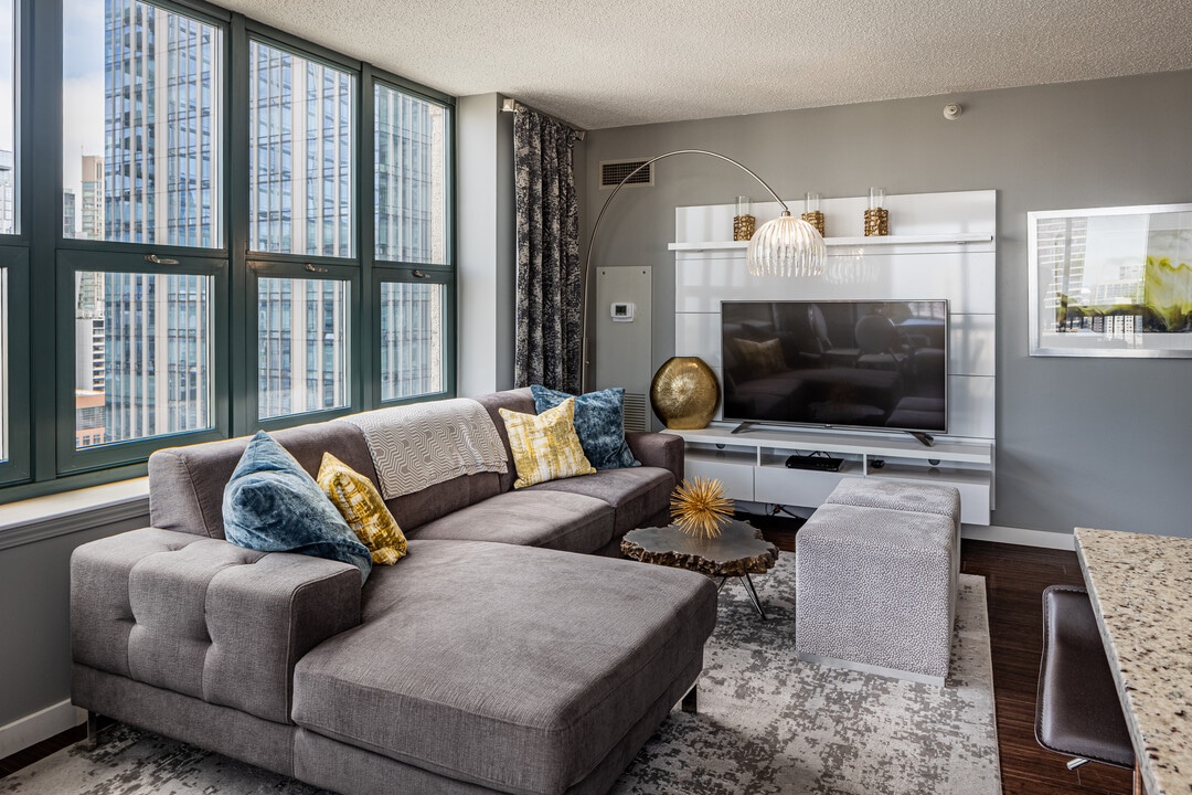 One Superior Place in Chicago, IL - Foto de edificio