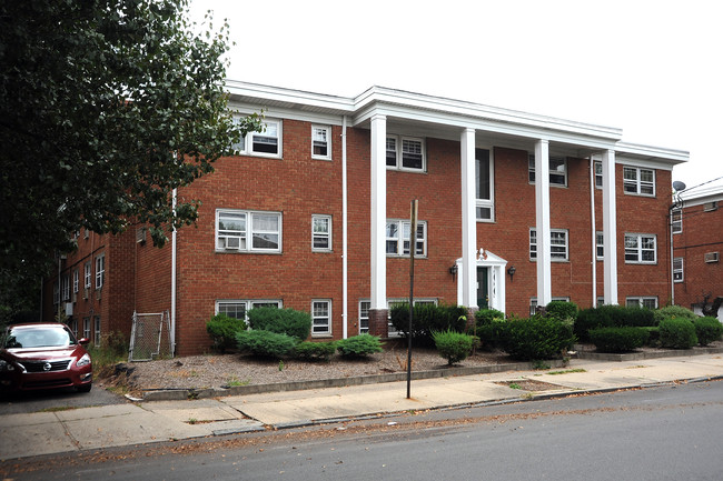 40-42 Linden Ave in Irvington, NJ - Foto de edificio - Building Photo