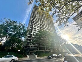 1960 N Lincoln Park W in Chicago, IL - Building Photo