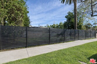 5208 Woodman Ave in Los Angeles, CA - Building Photo - Building Photo