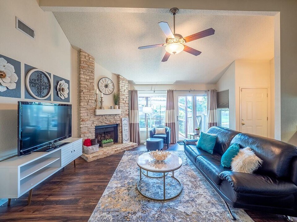 16911 Village Oak Loop in Austin, TX - Building Photo