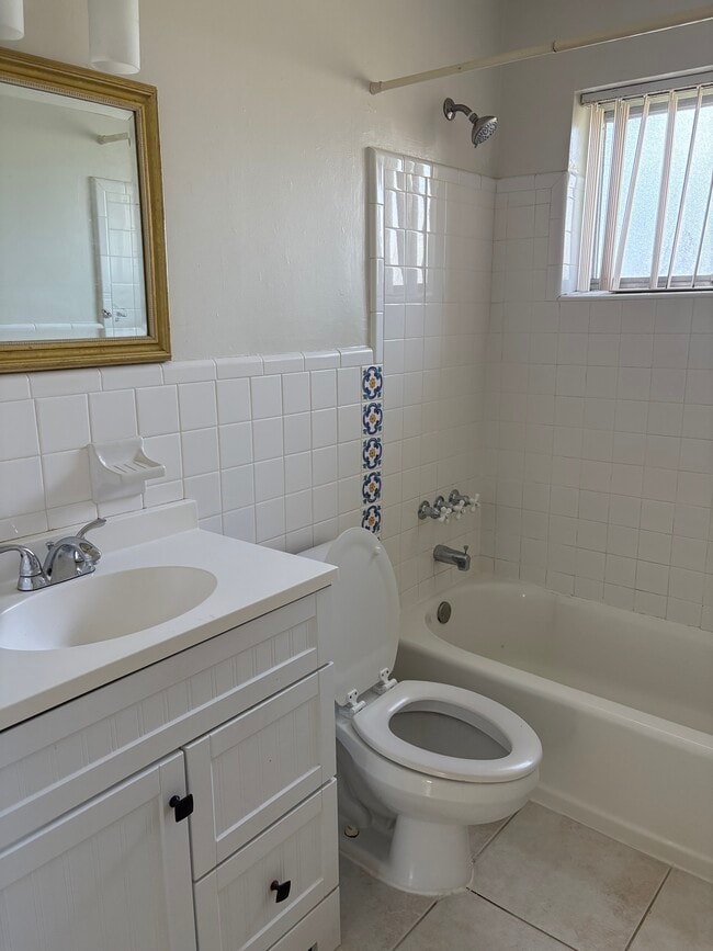 370 SW 1st St, Unit 370