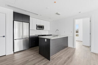 Harvey Heights in Kelowna, BC - Building Photo - Building Photo