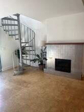 1940 Highland Ave in Los Angeles, CA - Foto de edificio - Building Photo