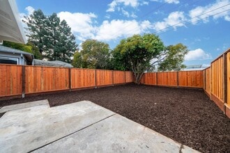 602 Wessex Way in Belmont, CA - Building Photo - Building Photo
