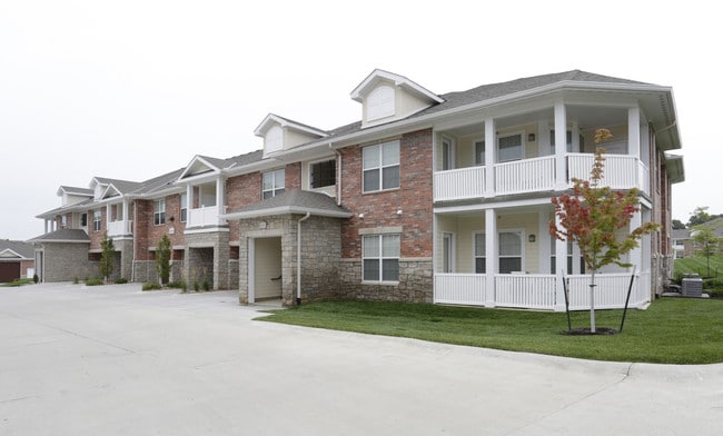 Kelly Reserve Apartments in Overland Park, KS - Foto de edificio - Building Photo