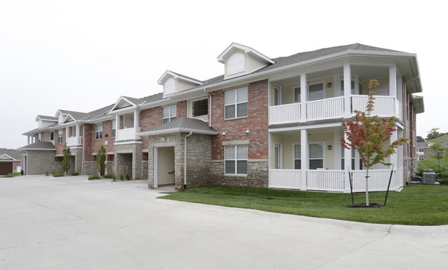 Kelly Reserve Apartments in Overland Park, KS - Building Photo - Building Photo