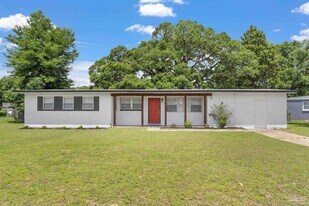 8 Goodman Ln in Pensacola, FL - Building Photo