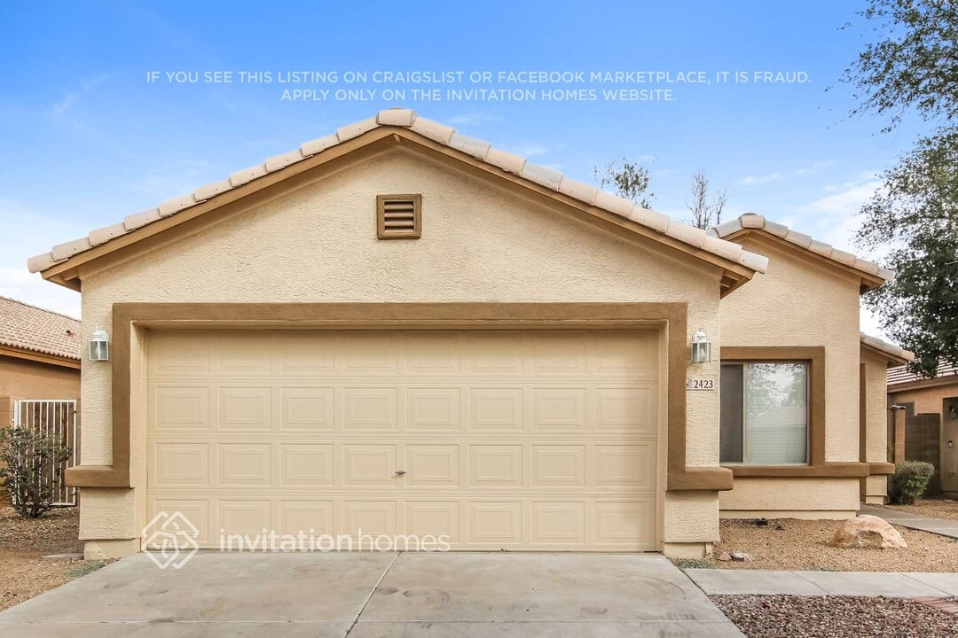 2423 S 82nd Ln in Phoenix, AZ - Building Photo